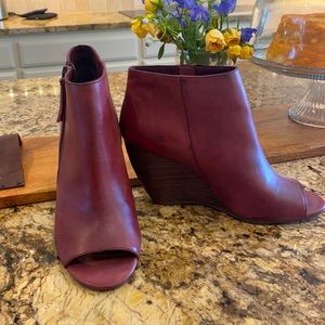 Never worn - Born in California - wedges